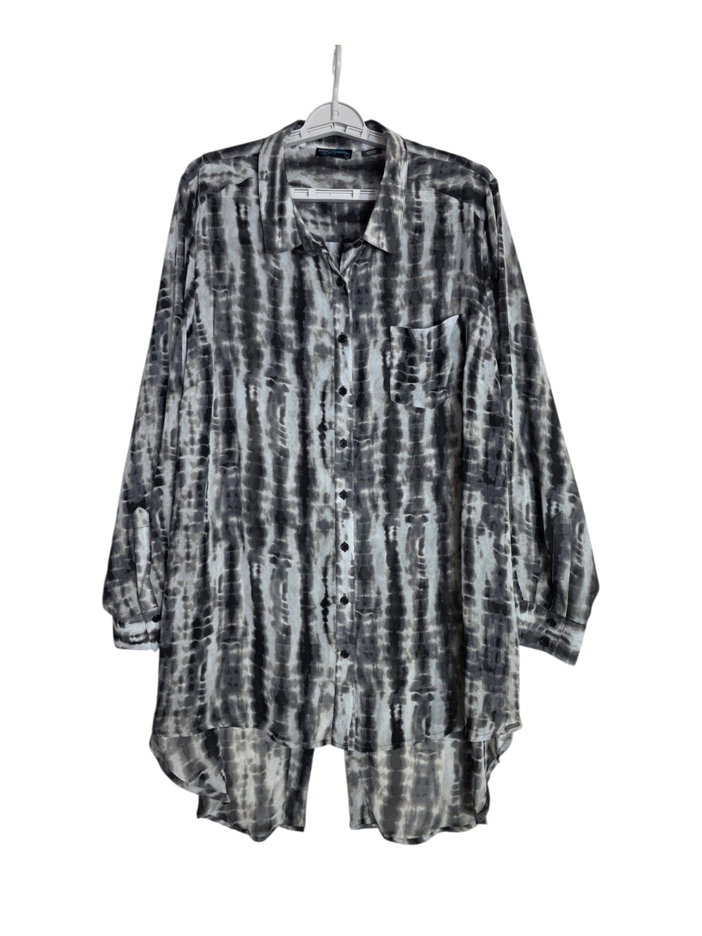 mblm for Tess Holliday abstract print open back Tie-Dye Long Button-Down Shirt